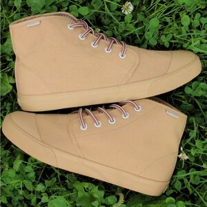 NWOT BANGS zion high top